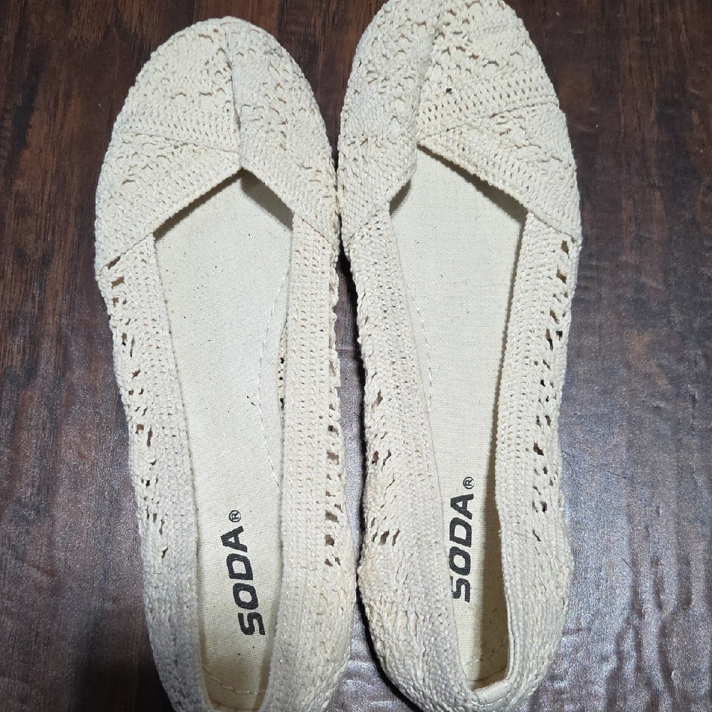 Soda Women's Beige Crochet Flats